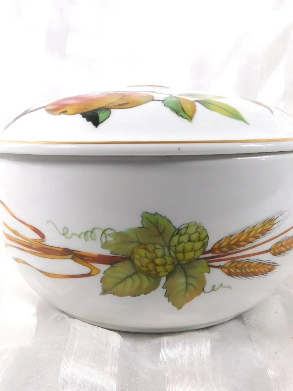 Royal Worcester Round Entrée Dish and Lid in Eversham Gold # 26292
